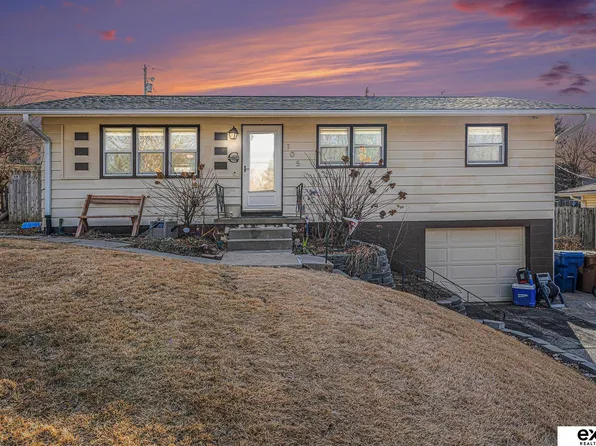 105 Cedar St, Bellevue, NE 68005