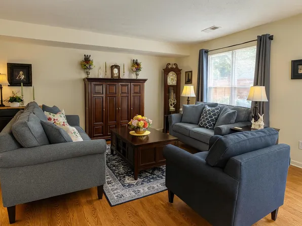 831 W Maxwell St, Lexington, KY 40508