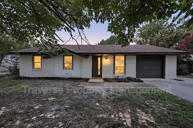 3 bed, 2.0 bath, 1212 sqft, $1,695 — Photo 3