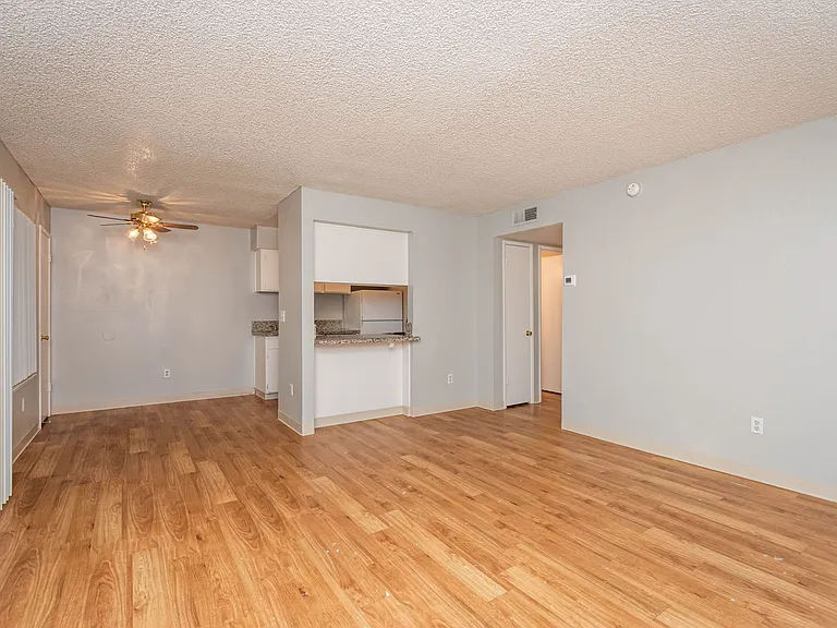Redwoods at Mather Station Apartments — Photo 34