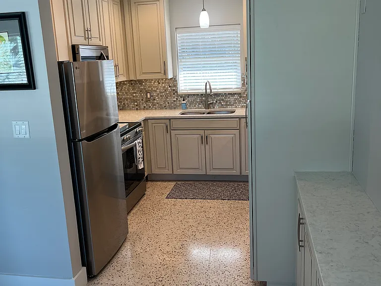 2088 Sunnyside Pl — Photo 2