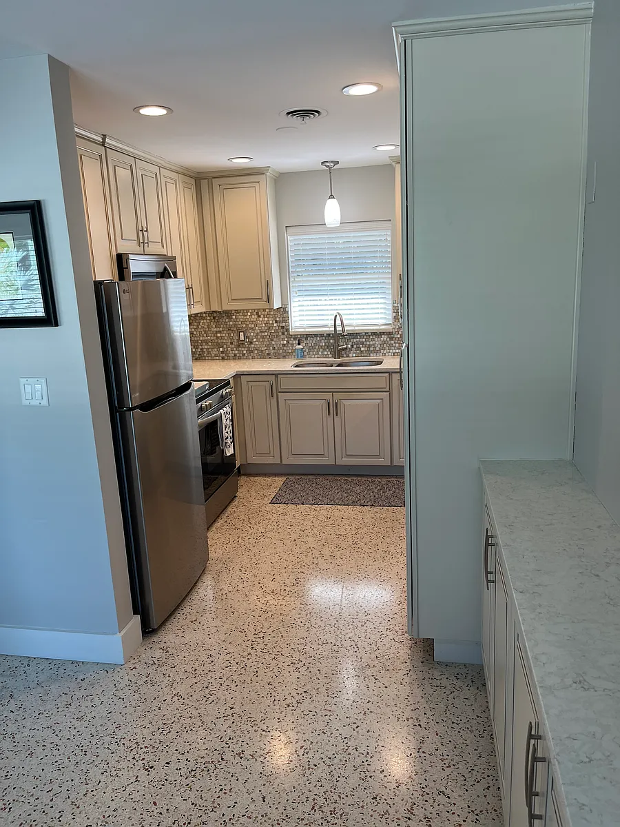 Building Photo - 2088 Sunnyside Pl