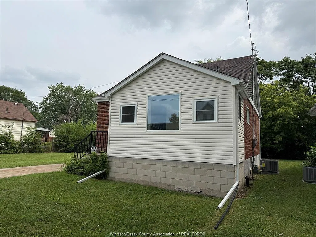 3 bed, $2,274 — Photo 4