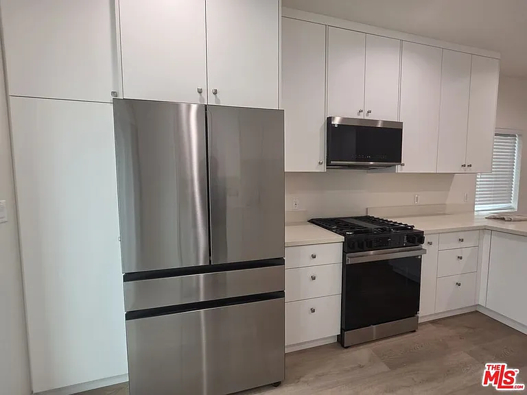 6748 Ben Ave — Photo 22