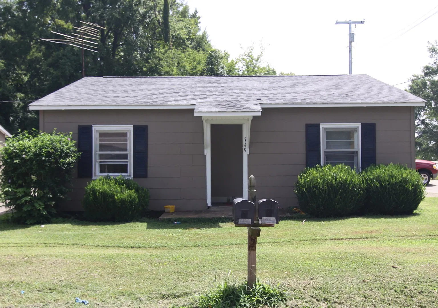 Robb Avenue-749 /751 (x4) — Photo 1
