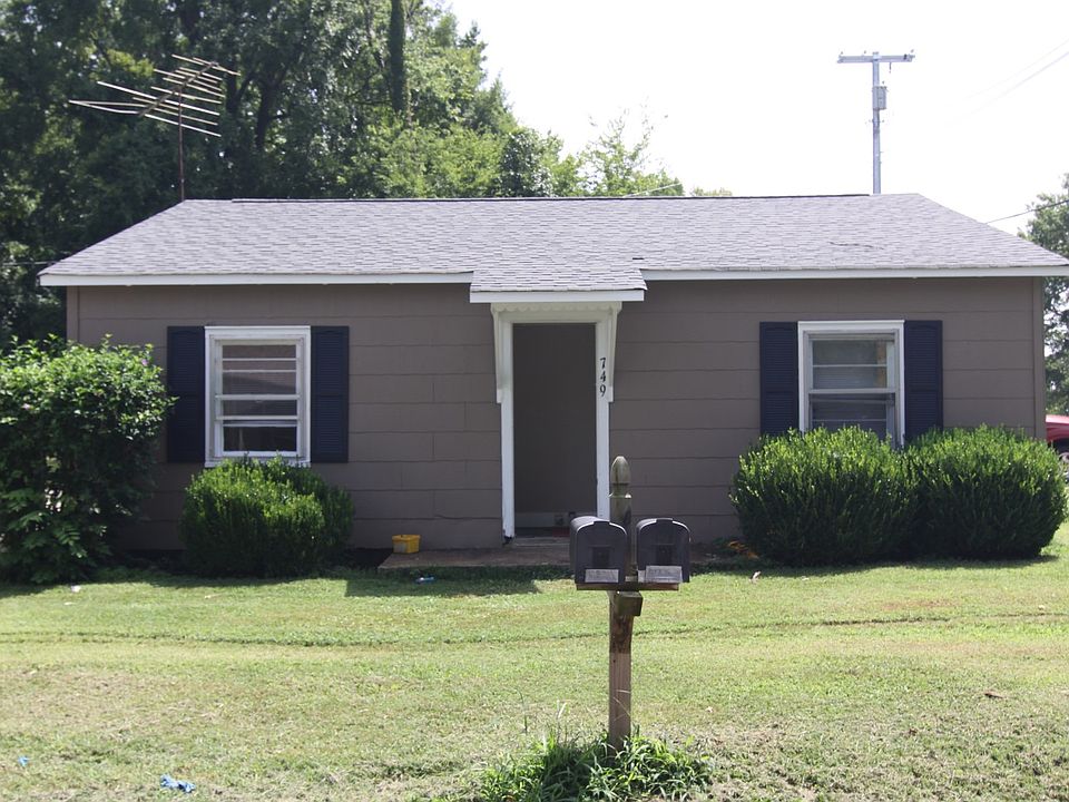 1st image of 749 Robb Ave #749B