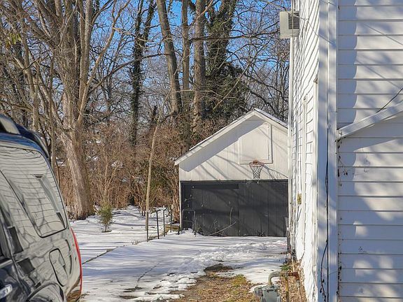 3rd image of 105 S South Elmarch Ave