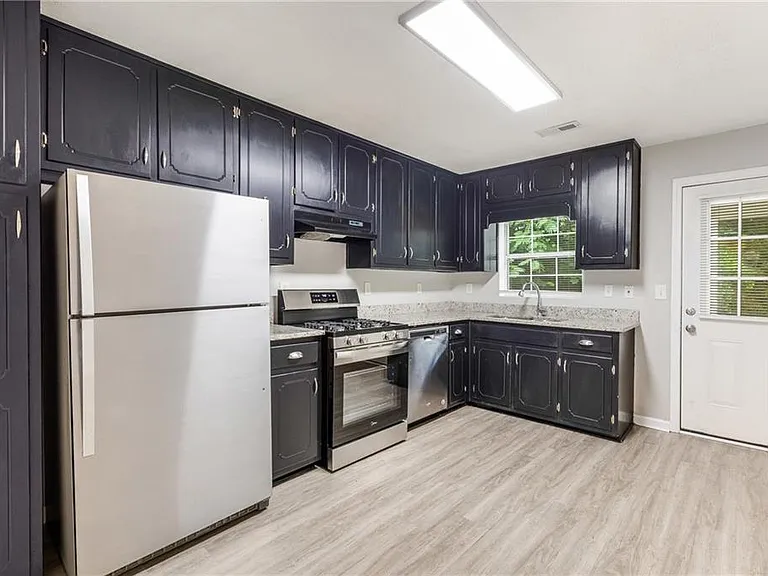 6290 Love St #B — Photo 5