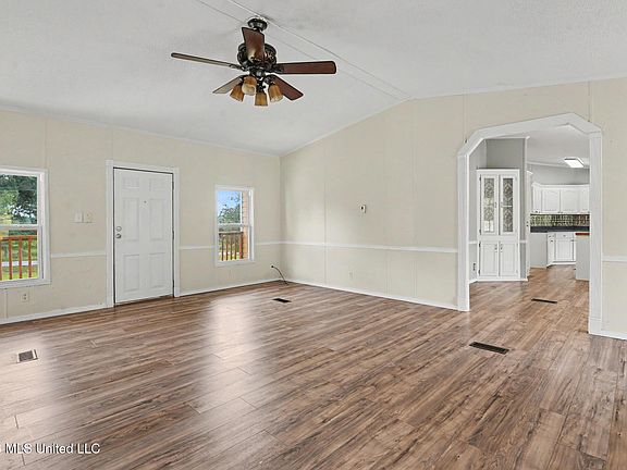 4th image of 128 Rosewood Ln