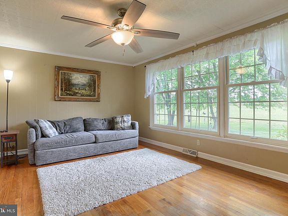 5th image of 15 Alden Ln
