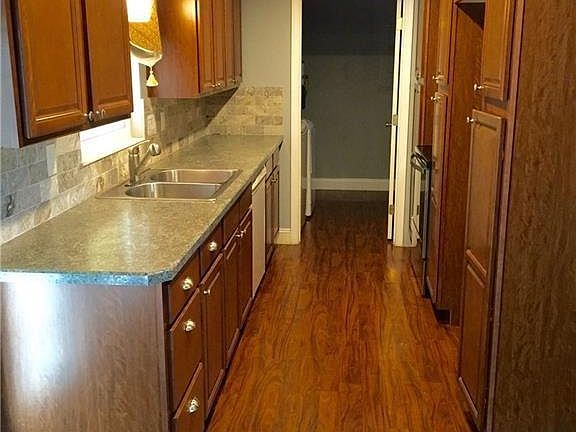 3rd image of 4528 Villa Capri Ln