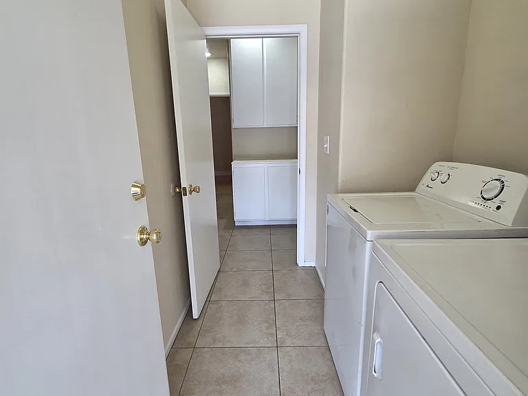 1904 Betsy Ross Dr — Photo 2