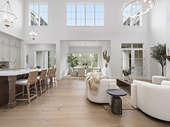 5th image of 641 Brook Hollow Rd