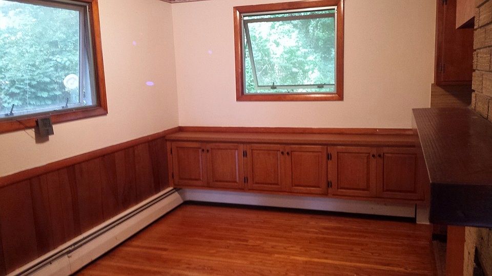 2nd image of 13 Forest Ln