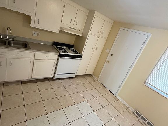2nd image of 3902-3912 15th Ave #3912-9