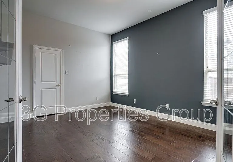 3521 Camden Ct — Photo 17