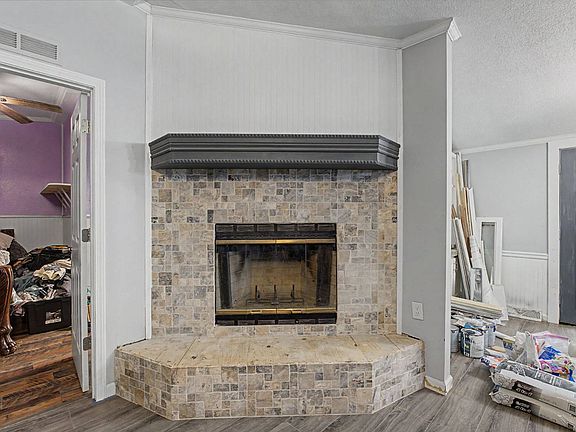 4th image of 335 Thompson Way