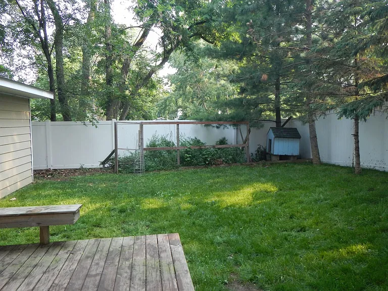 1353 State St — Photo 18