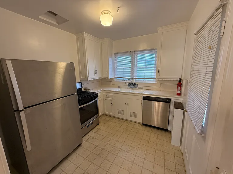 1640 Malcolm Ave #1/2 — Photo 4