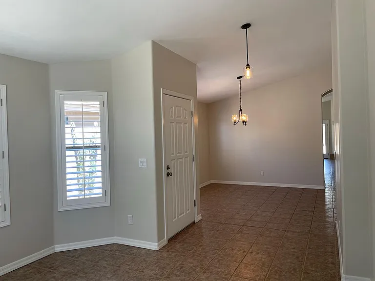 21611 N 48th Pl — Photo 2