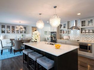 605 Blake Rd S, Hopkins, MN 55343