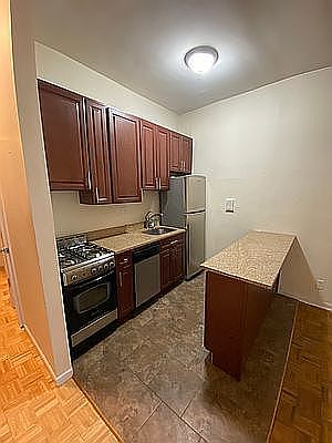 1st image of 450 W 58th St APT 1G