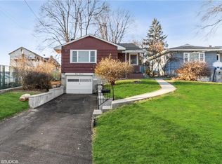 911 Frost Ct, Peekskill, NY 10566