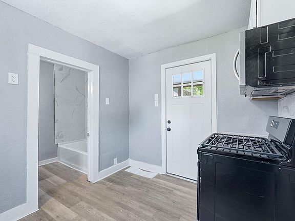 3rd image of 1721 W 4th St