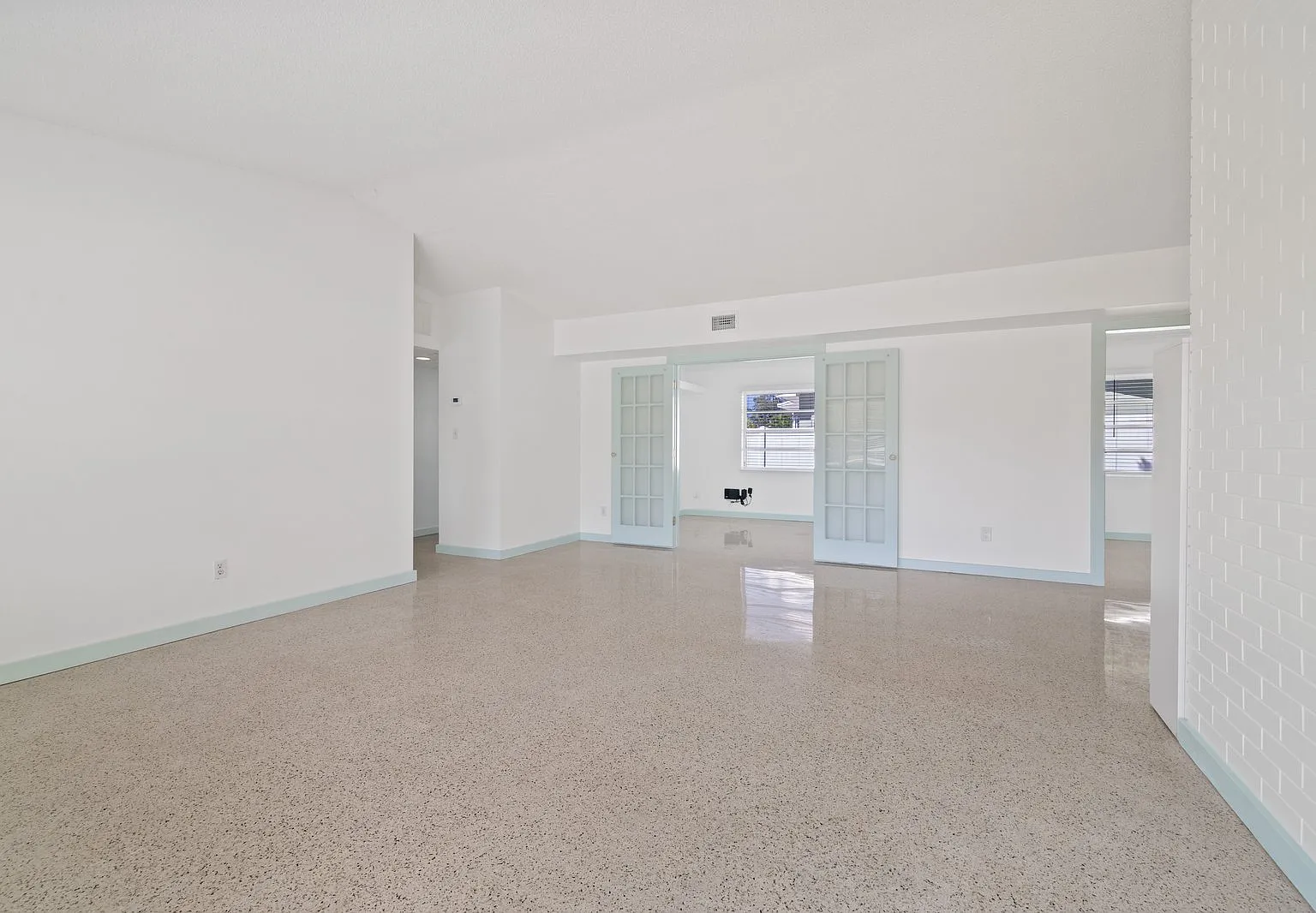 2 bed, 1376 sqft, $3,000 — Photo 4