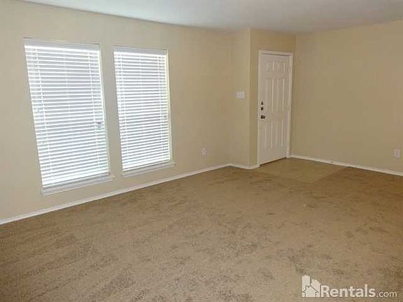 3rd image of 936 Crowder Dr