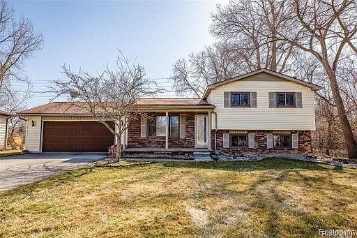 1st image of 15877 Huron River Dr
