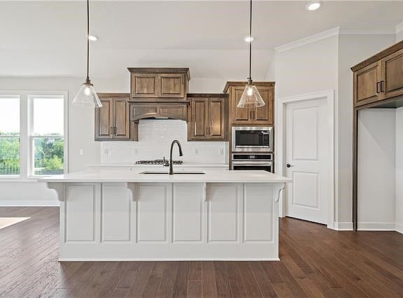 4th image of 7041 N Cambridge Ave