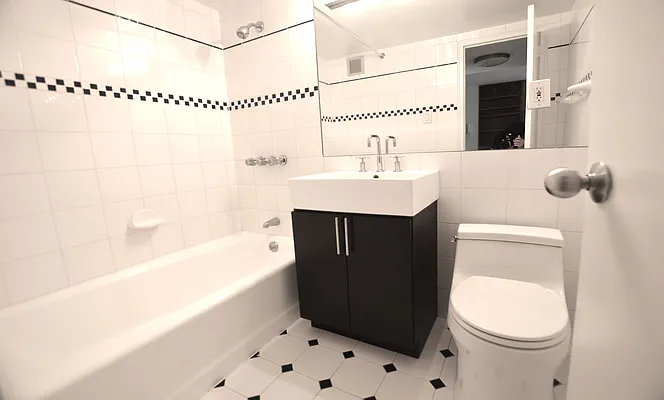 Rented by Manhattan Realty Group | media 24