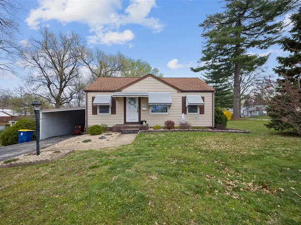 3500 Saint Sebastian Ln, Saint Ann, MO 63074