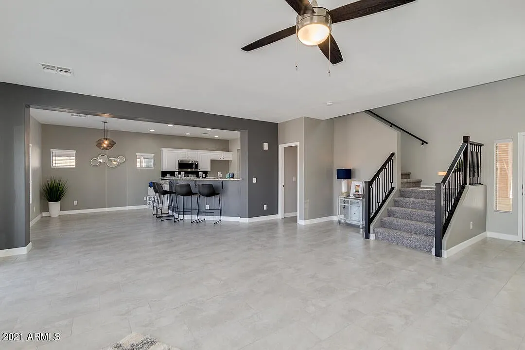 3 bed, 2194 sqft, $1,950 — Photo 2