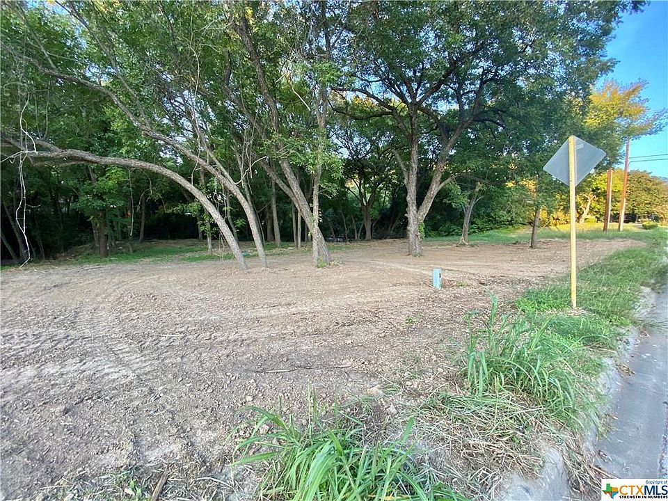 2nd image of 4012 Hickory Rd