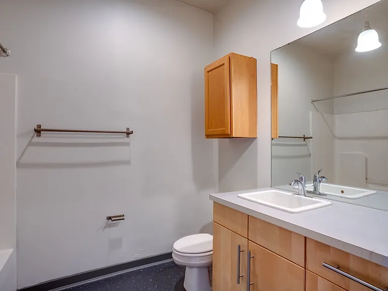 913 Monmouth St #2A — Photo 11