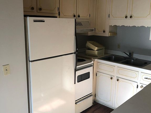 5th image of 742 Stanley St NE #742