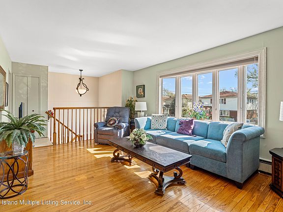 4th image of 77 Kelvin Ave