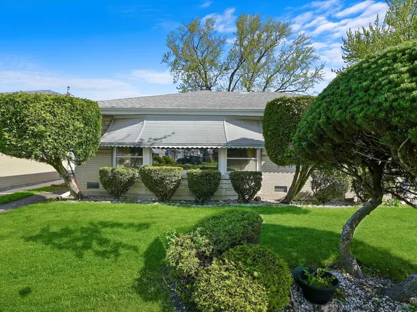 7802 W Park Ave, Niles, IL 60714