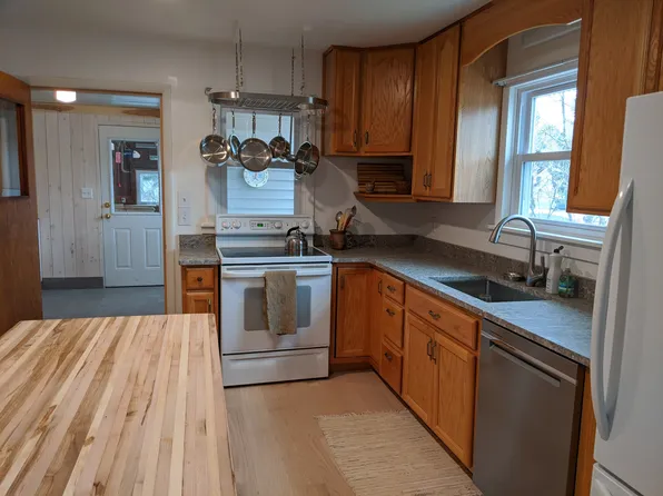 10136 W Salisbury Dr, Empire, MI 49630