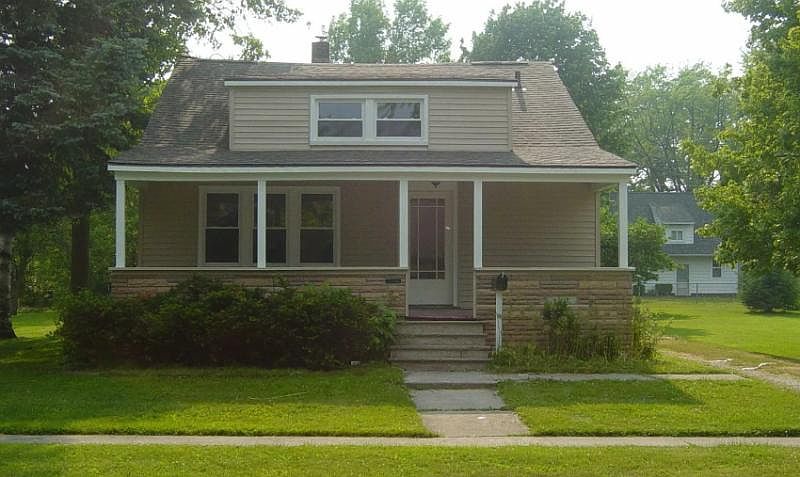 1st image of 233 S 3rd St