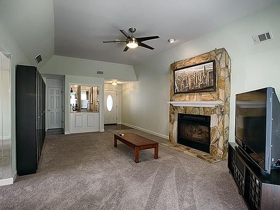 4th image of 305 Sand Wedge Ln