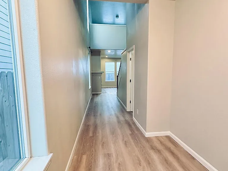 3374 SE Meadowview Way — Photo 2