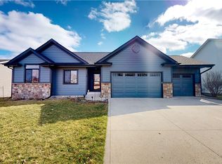 226 10th St NW, Altoona, IA 50009