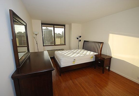 4th image of 630 1st Ave APT 25H