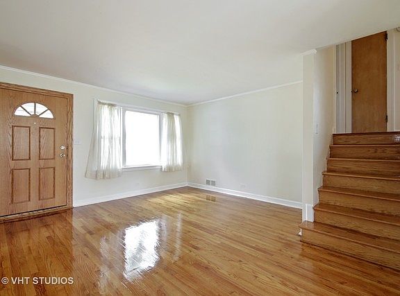 2nd image of 2079 Laura Ln