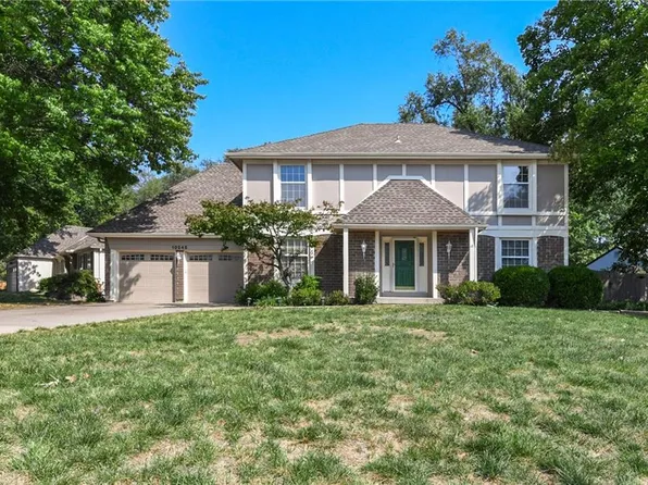 10245 Oakmont Cir, Lenexa, KS 66215