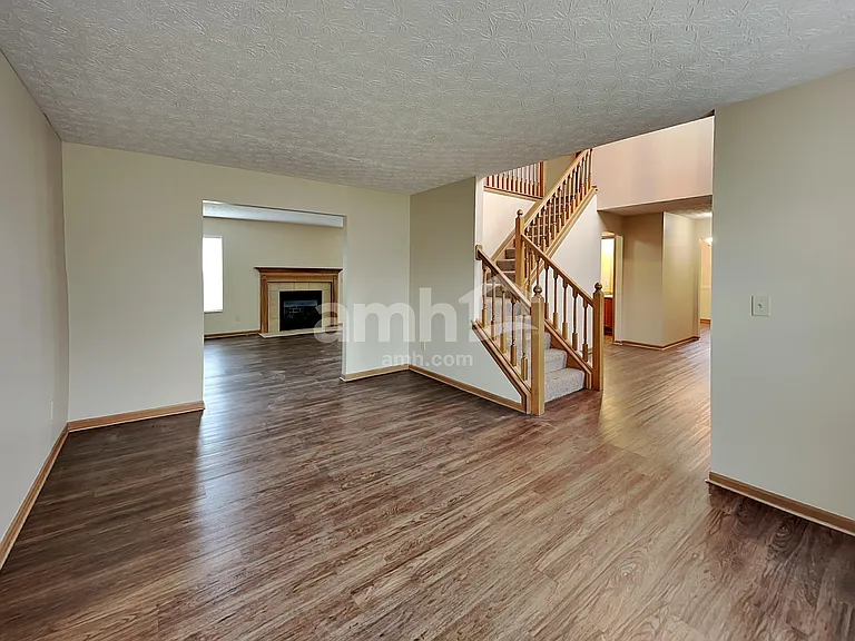 452 Crestmoore Dr — Photo 9