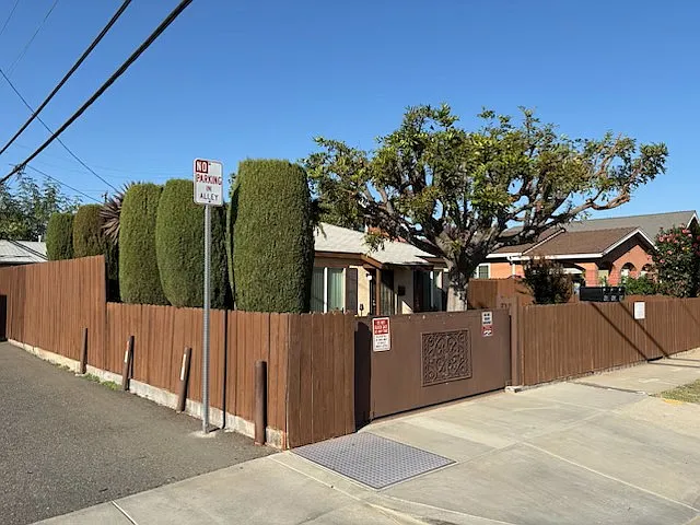 2 bed, 725 sqft, $2,750 — Photo 2